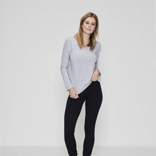 Light grey long-sleeved bamboo T-shirt with round neck