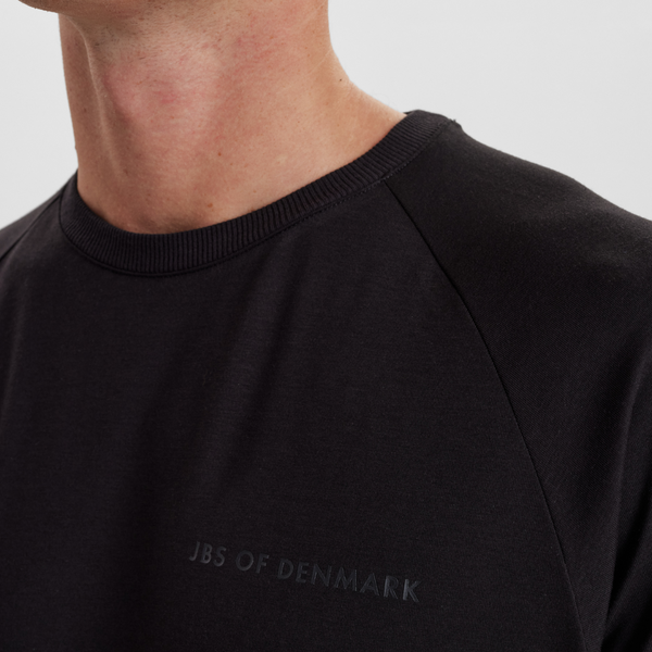 Black crew neck bamboo T-shirt with raglan sleeves